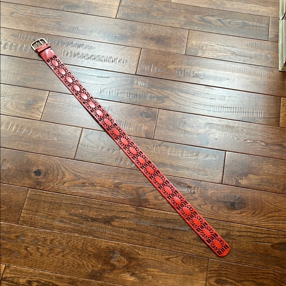 Linea pelle size L vibrant Red Cutout Belt